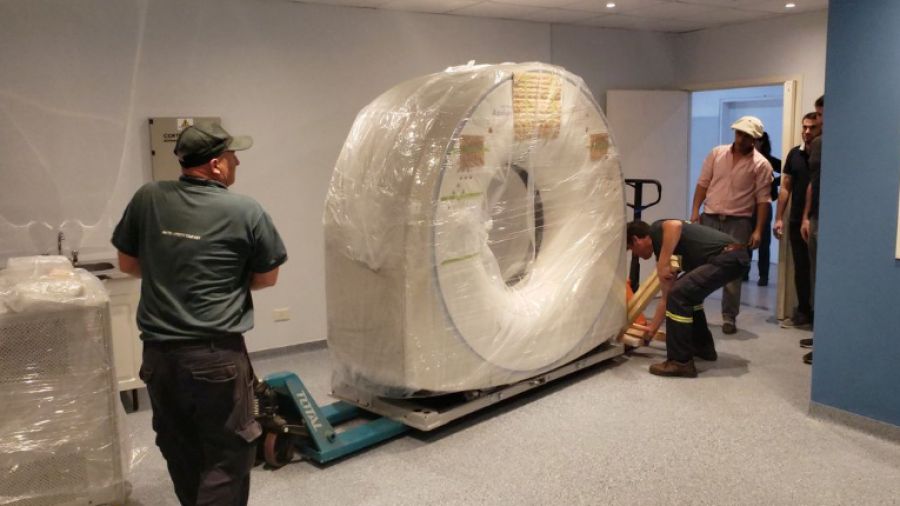 Entrega del tomógrafo en Coronel Pringles